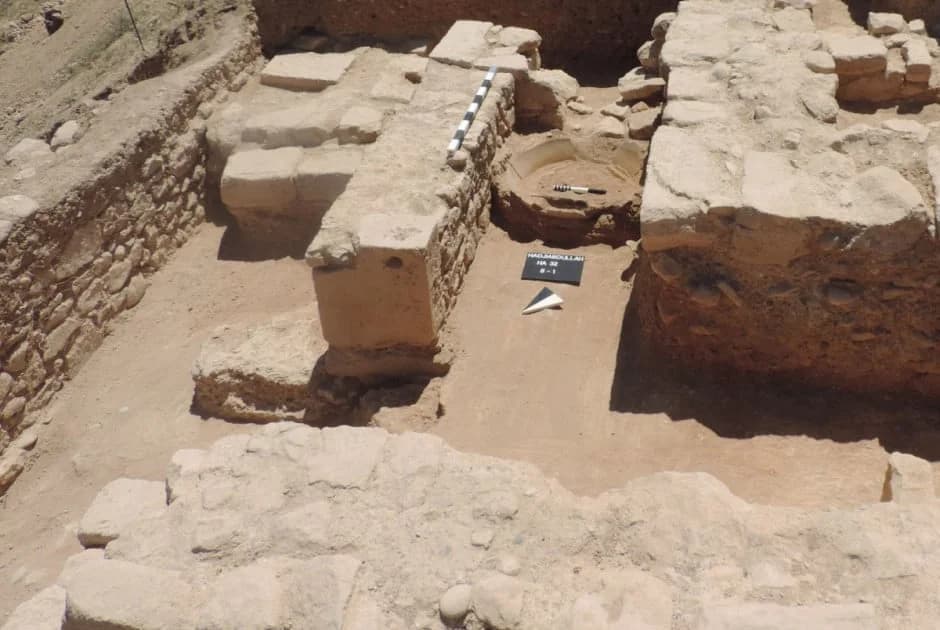 Mittelalterliche Kirche und Töpferwerkstatt in Kofinou-Menogeia entdeckt