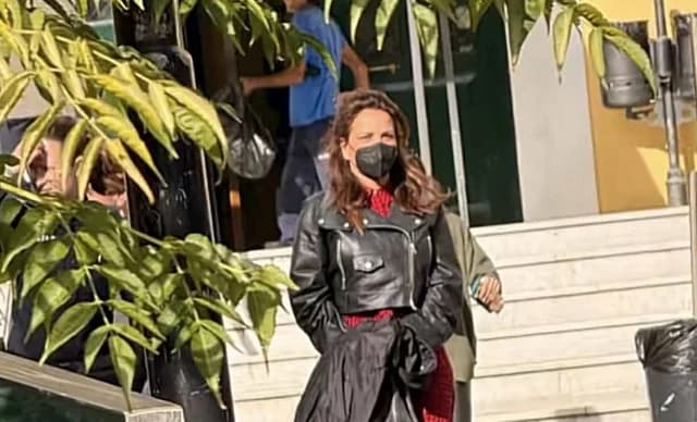 Dimitra Matsouka: En el Tribunal con Esposas