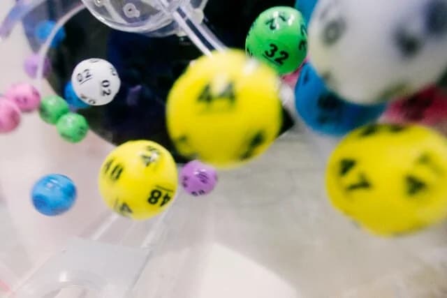 Frau gewinnt 150.000 Dollar im Lotto mit Chat GPT und spendet den Gewinn