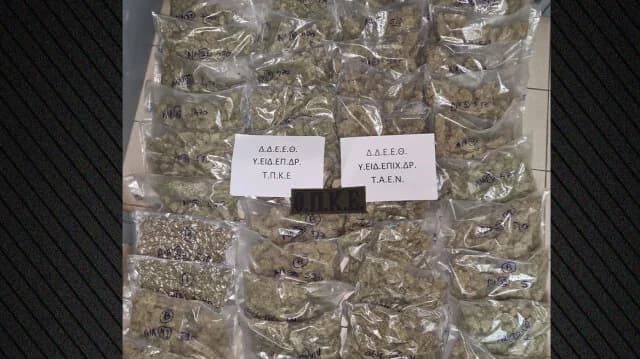 Thessaloniki: Zwei Festnahmen wegen Drogenhandels im Handgepäck
