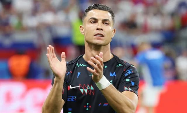 FIFA retira póster del Mundial tras omisión de Ronaldo