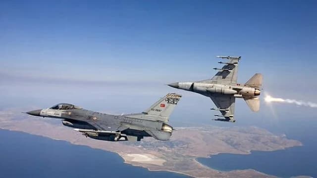 Aeronaves turcas violan el FIR de Atenas