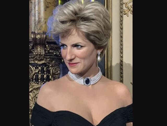 Wachsfigur von Prinzessin Diana im 'Rachekleid' in Paris enthüllt