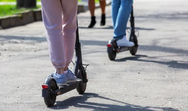 Nueva normativa para patinetes en Atenas: Tráfico y estacionamiento