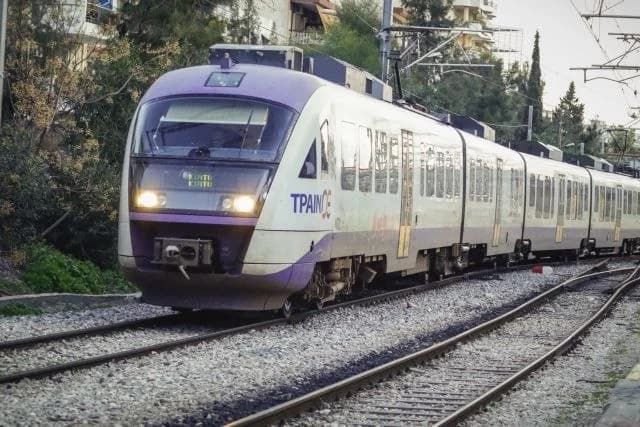 Τεχνικό πρόβλημα ακινητοποίησε αμαξοστοιχία Πειραιάς-Κιάτο στον Ασπρόπυργο