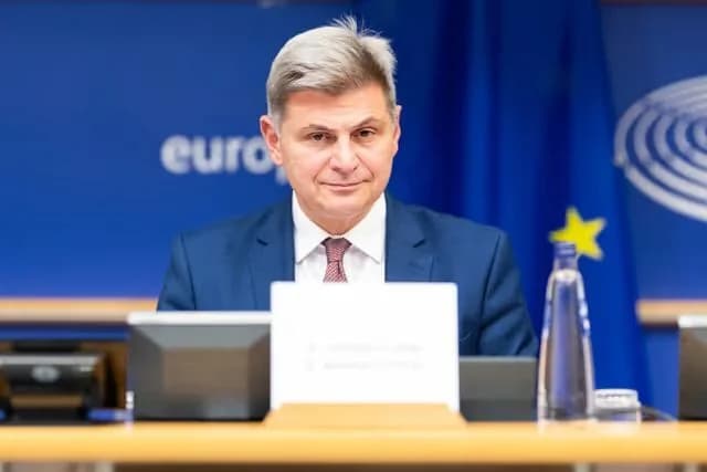 Farantouris: New question to the Commission on funds and servicers
