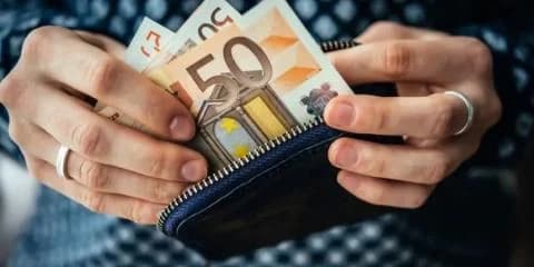 Συνεδρίαση για την αναπροσαρμογή του κατώτατου μισθού