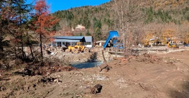 Ζημιές και αποκλεισμοί στον Ασπροπόταμο Τρικάλων από πλημμύρες
