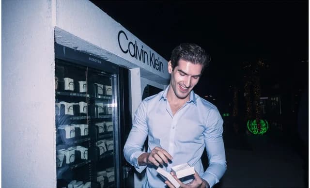 Η Calvin Klein άνοιξε νέο κατάστημα στο River West