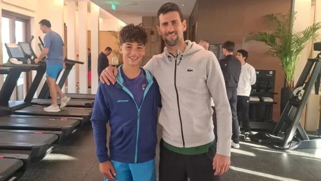 Rafael Pagonis: Training mit Novak Djokovic in Vouliagmeni