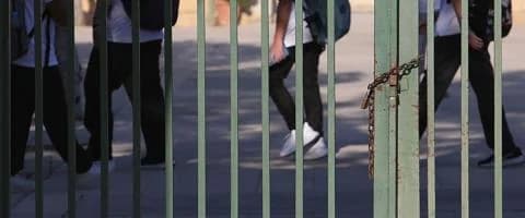 Fuerte reacción de los padres ante el paro laboral de OELMEK