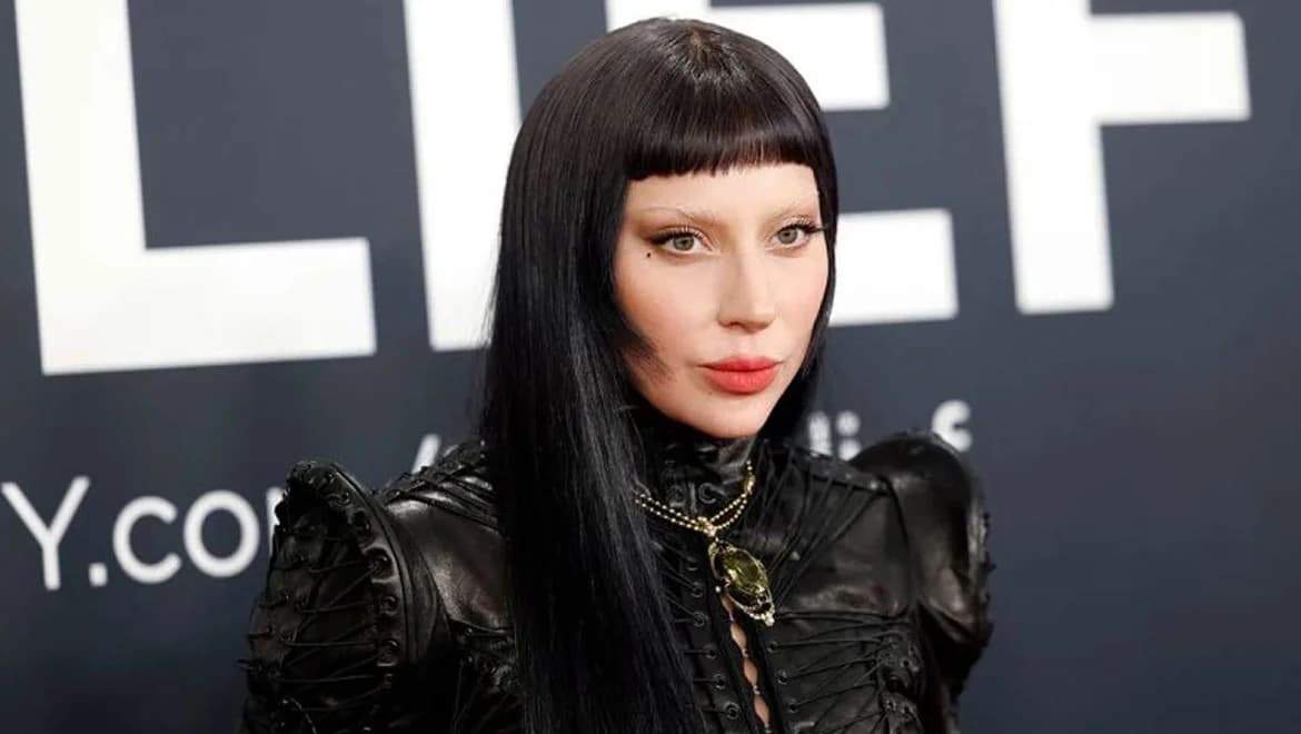 Lady Gaga: Χορευτής γλίστρησε στη σκηνή στο Σίδνεϋ