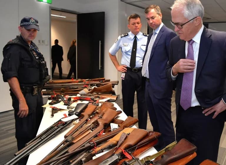 Sídney: ¿Cómo es posible poseer 6 armas?