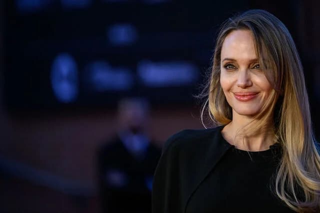 Angelina Jolie: Spricht über Mastektomie-Narben