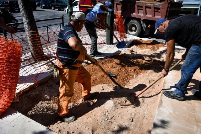 Construction Workers' Bonus: Payment on December 18