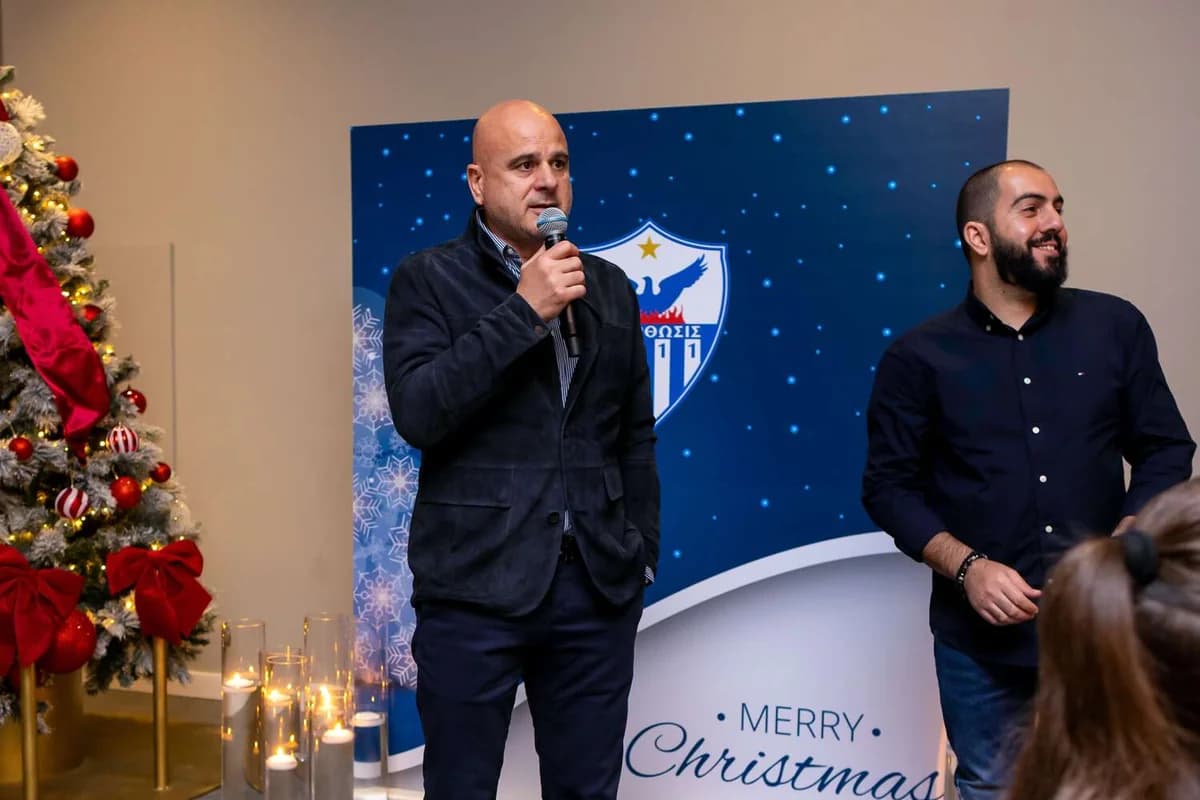 Anorthosis Famagusta: Weihnachtsfeier mit Spielern und Management