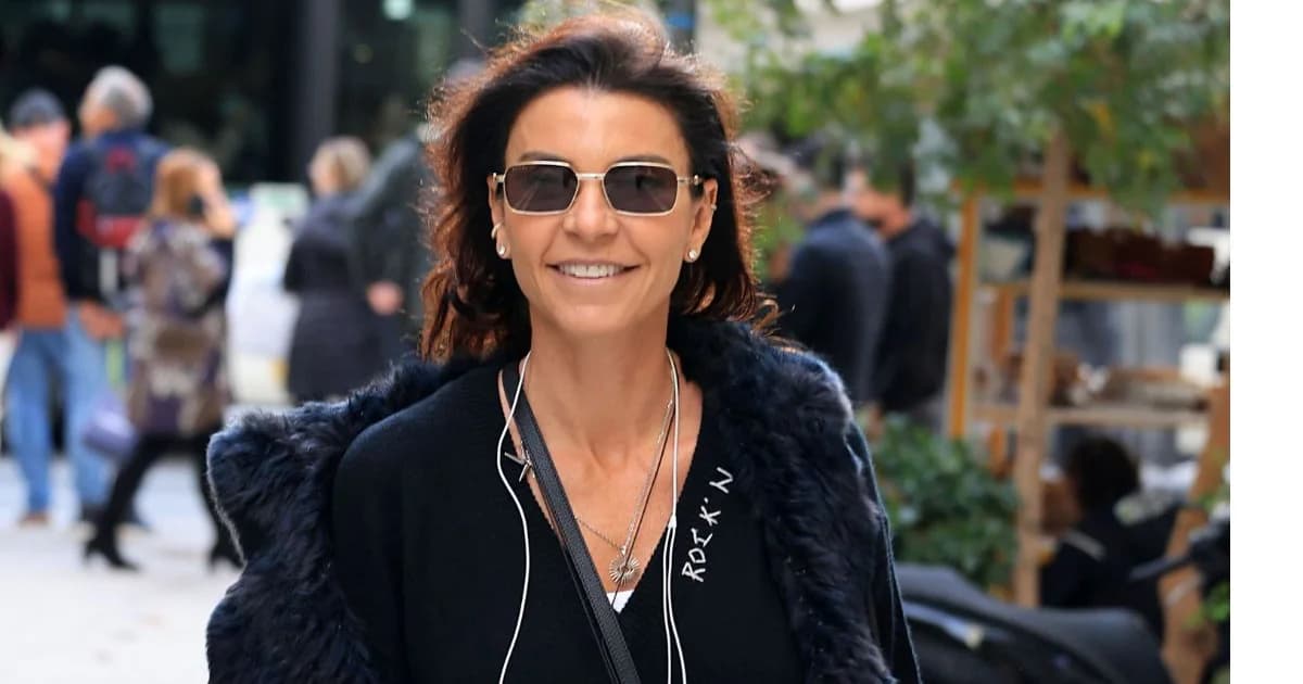 Marina Vernikou: Look casual chic en las calles de Atenas