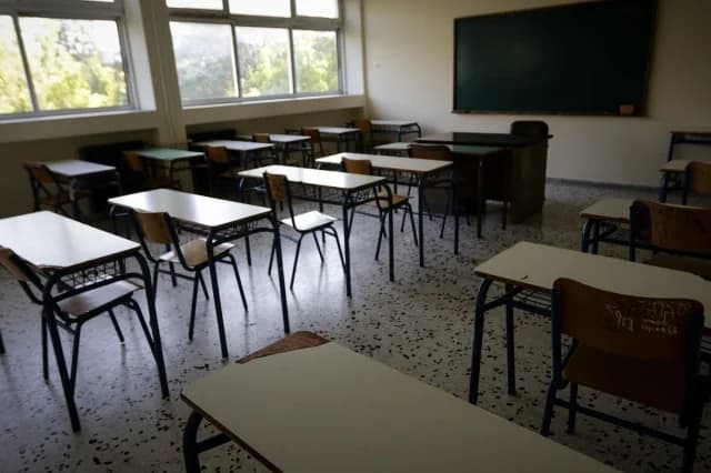 Volos: Teacher Locks Students in Classroom – Uproar at School
