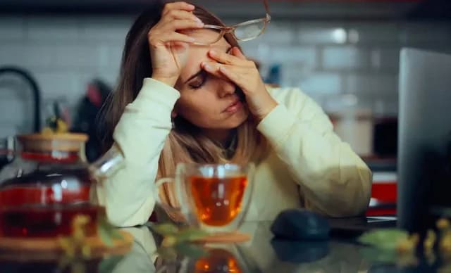 Lebensmittel, die Schläfrigkeit verursachen: Wie man sie vermeidet