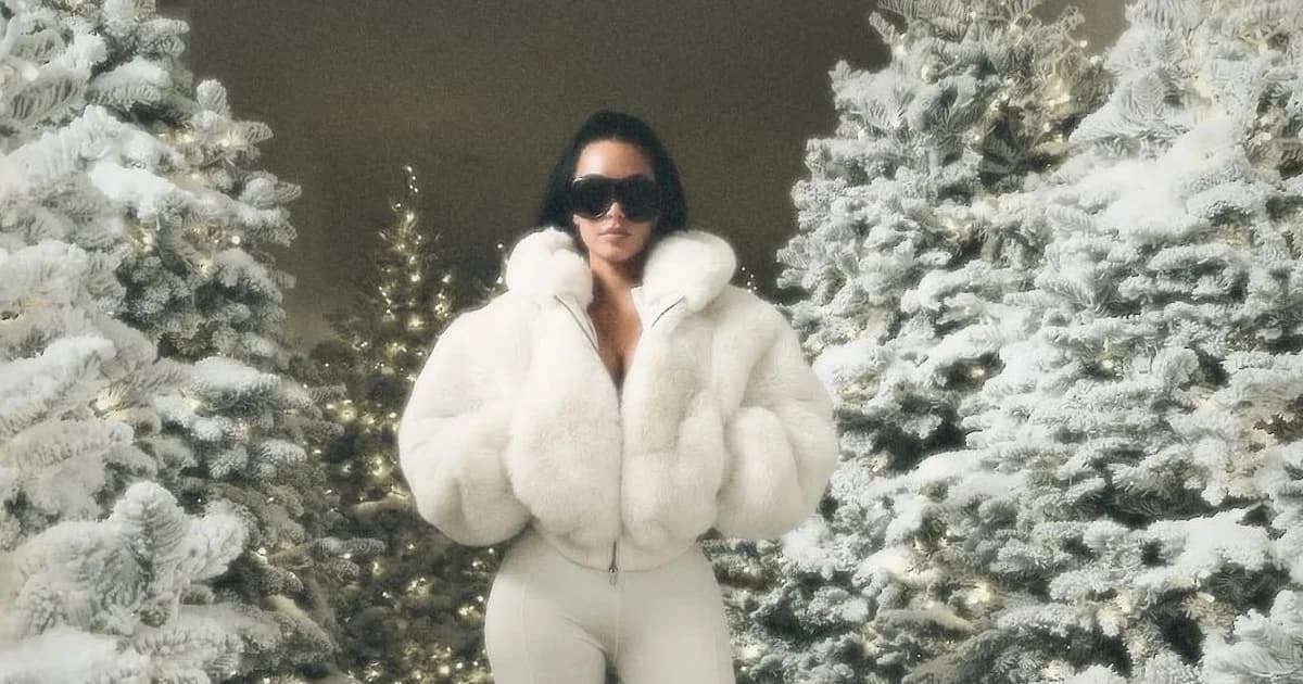 Kate Moss, Kim Kardashian y la tendencia del pelaje sintético blanco