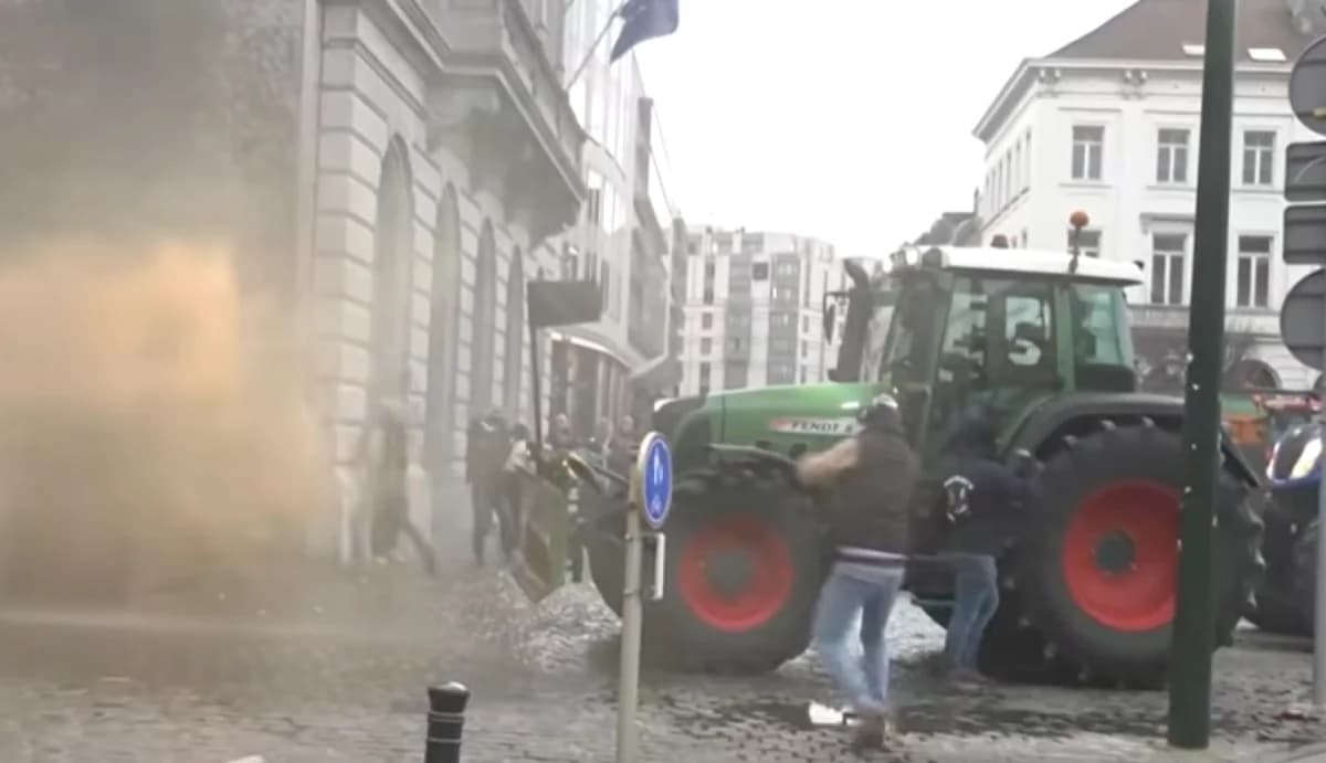 Tensión en Bruselas: Enfrentamientos y gases lacrimógenos en protesta de agricultores