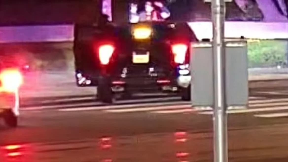 尼克·雷纳被捕视频：被捕前在加油站面不改色