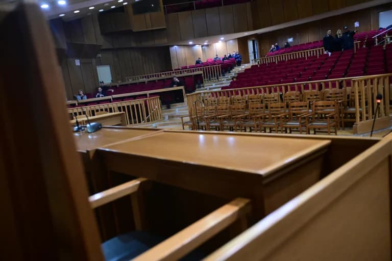 Abhörfall: Zeugen sollen zwangsweise vor Gericht gebracht werden