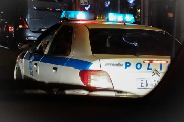 קרציני: שוטר שלא בתפקיד מנע גניבת אופנועים, שלושה נעצרו