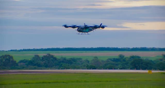 Eve de Embraer completa el primer vuelo del prototipo de 'coche volador'