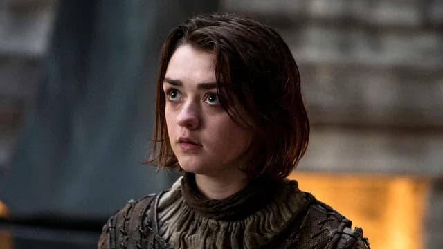 Maisie Williams: Nadando desnuda en Cerdeña