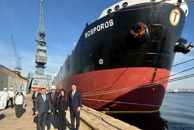 Guilfoyle visita los astilleros de Elefsina y el 'BOSPOROS'