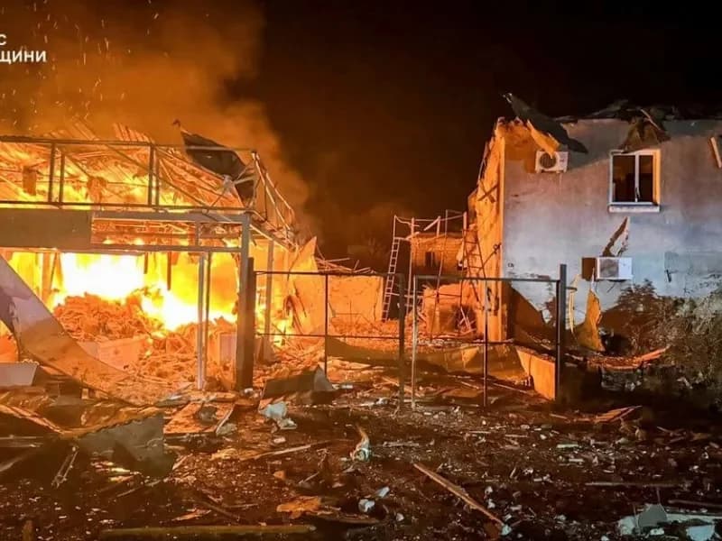 אוקראינה: תקיפות רוסיות באודסה גרמו לשריפה במאגר נפט