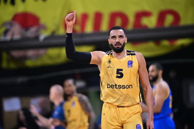 Aris - Peristeri: Victoria en la prórroga 81-76
