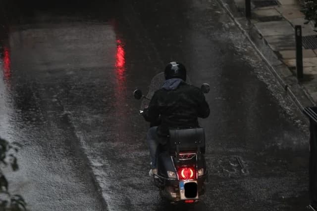 Πάνω από 1.000 παραβάσεις για μη χρήση κράνους στην Ελλάδα