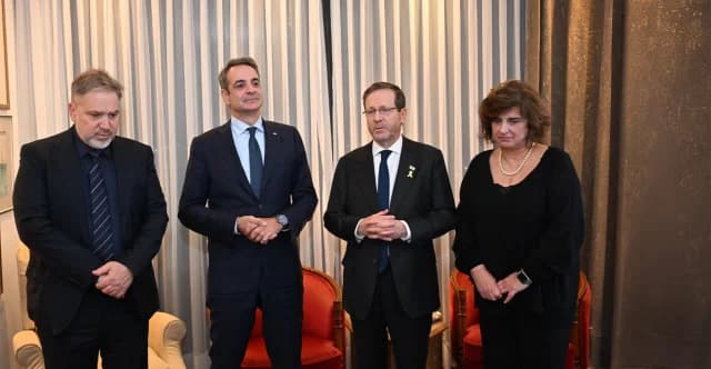 Mitsotakis und Herzog treffen sich mit den Eltern von Ionas Karousis