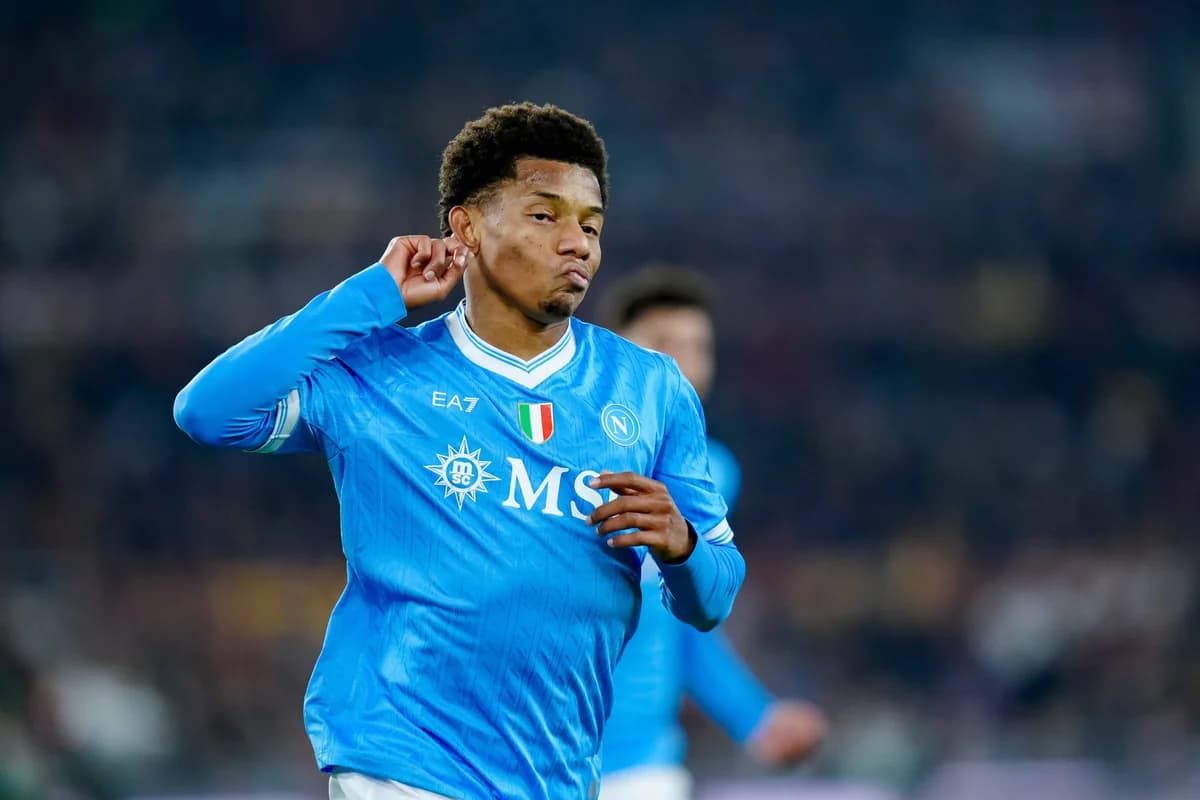 El Napoli gana la Supercopa de Italia con doblete de Neres