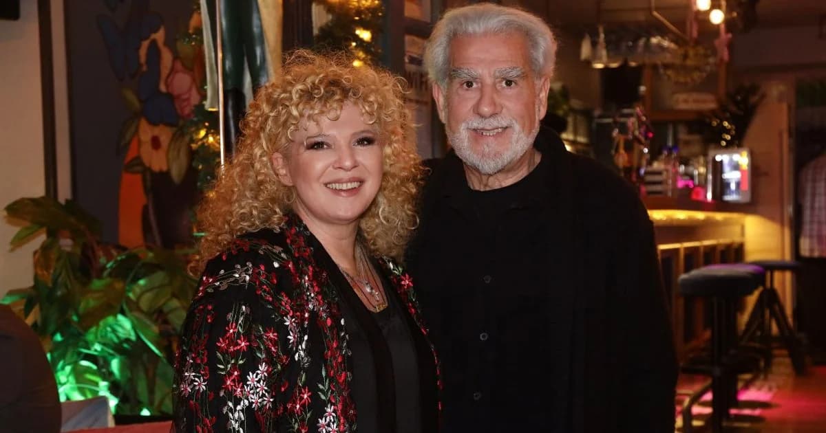 Athina Kampakoglou feiert 56. Geburtstag mit Haris Emmanuel