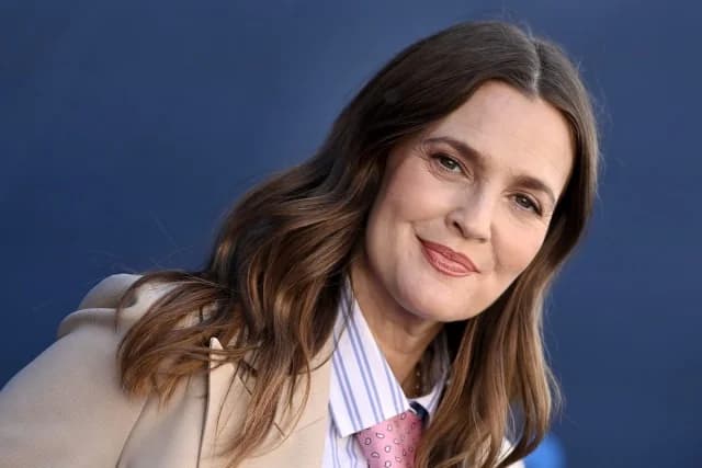 Drew Barrymore zeigt Zeichen der Hautalterung ohne Make-up