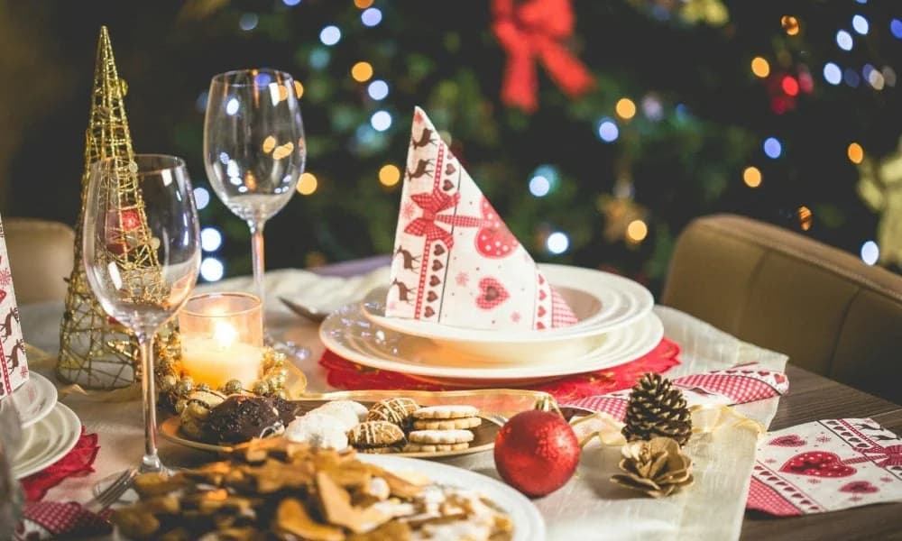UK: Man Stays with Family for 45 Years After Christmas Dinner