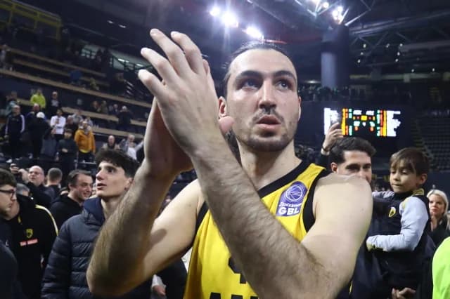雅典AEK 82-76 击败阿里斯：卡τσι维利斯表现出色