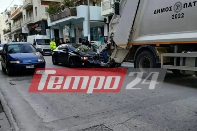 Patras: Car Collides with Garbage Truck – Sanitation Worker Injured