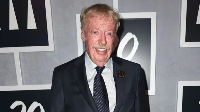 Phil Knight: Largest Donation of 2025 - $2 Billion for Cancer Research