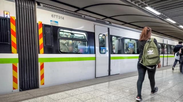Metro Line 3 Train Malfunction: Delays in Service