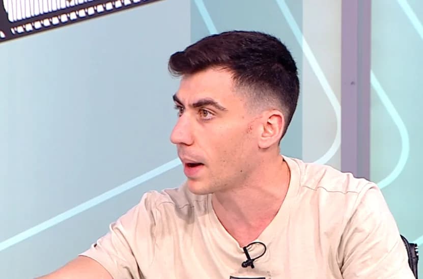 Fidias se disfraza de Papá Noel y pregunta sobre las elecciones parlamentarias