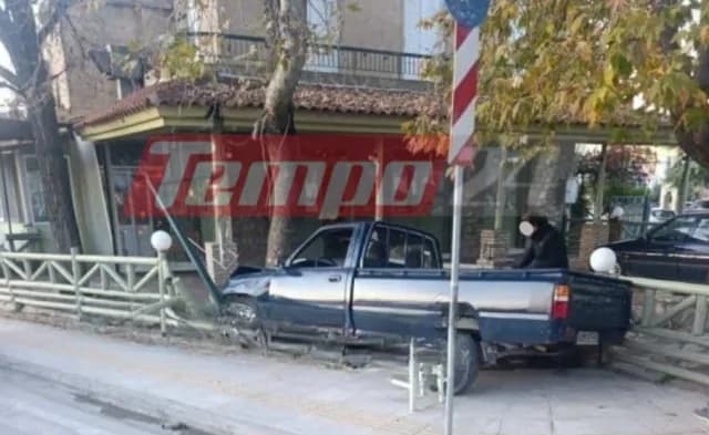 Patras: Landwirtschaftliches Fahrzeug kracht in Restaurant, Fahrer verletzt