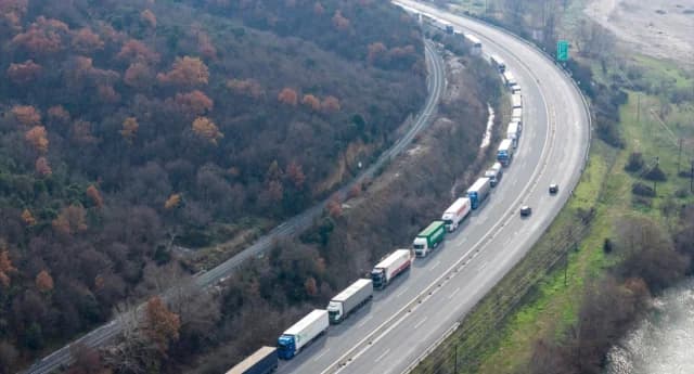 Grenzübergang Promachonas wieder geöffnet: Verkehrsanpassungen aufgrund von Bauernprotesten