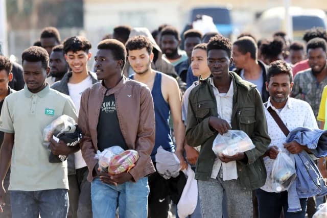 Nueva ley sobre inmigración legal y controles más estrictos a las ONG en Grecia
