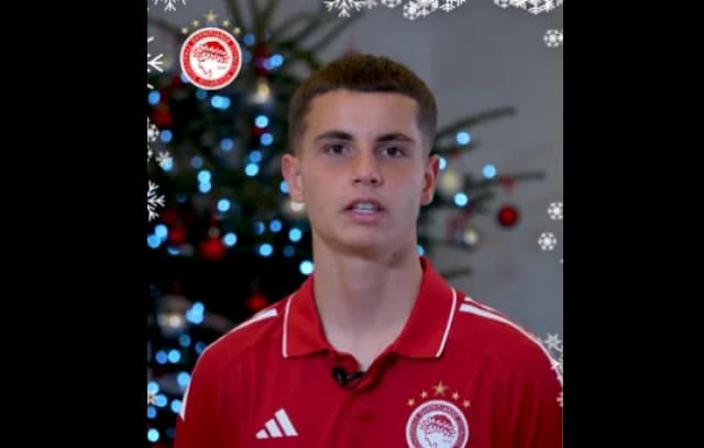 Neujahrsgrüße von den Fußballspielern von Olympiacos