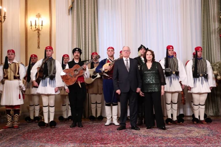Villancicos de Año Nuevo para el Presidente Konstantinos Tasoulas