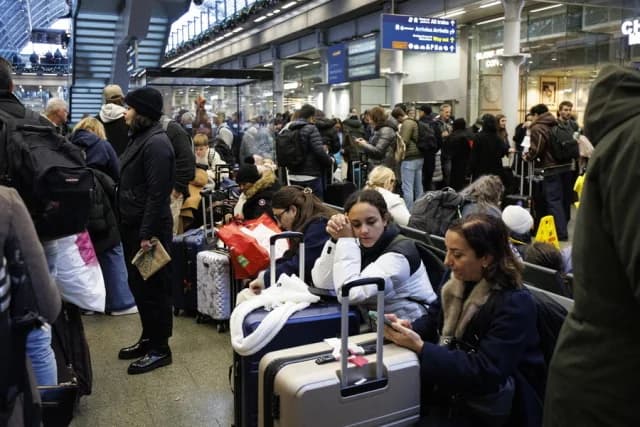 Η Eurostar επαναλειτουργεί μετά το χάος στη Μάγχη